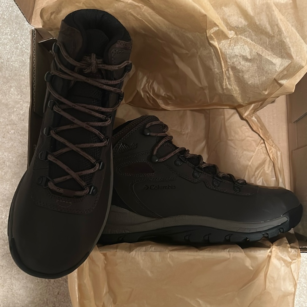 Men’s Columbia Newton Ridge Plus Boots cordovan/Treasure Waterproof Vary Sizes